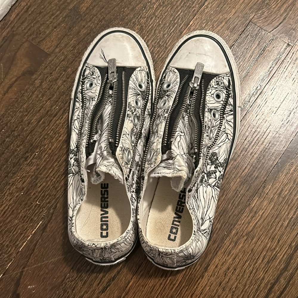 Black and White Zip-Up Converse - Picture 2 of 4